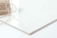 Крытая белого современного фарфора Каррары кафельная и на открытом воздухе польза пола и стены